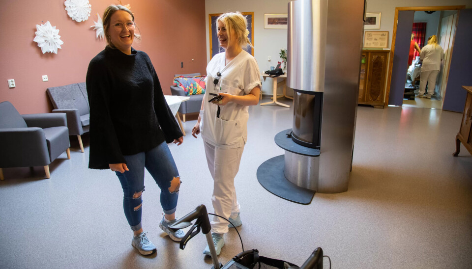 FOREBYGGER: For Kristin Johansen og Kine Brennodden er forebygging av vold og uro en viktig gevinst av alarmsystemet. FOREBYGGER: For Kristin Johansen og Kine Brennodden er forebygging av vold og uro en viktig gevinst av alarmsystemet.