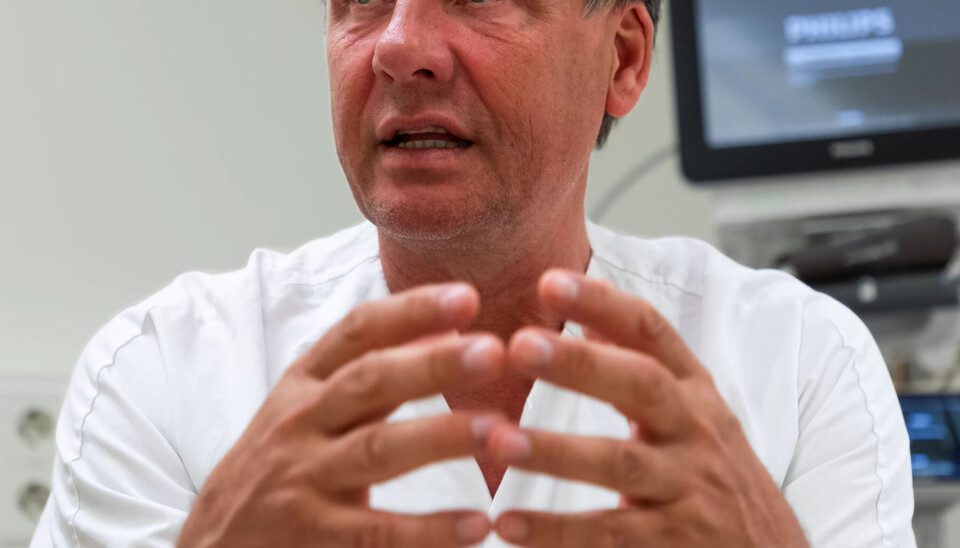 ENKEL OG DYNAMISK: Overlegen på akuttmottaket i Skien bruker mye tid og tankekraft på å planlegge hvordan helsevesenet skal håndtere ulike kriser best mulig. ENKEL OG DYNAMISK: Overlegen på akuttmottaket i Skien bruker mye tid og tankekraft på å planlegge hvordan helsevesenet skal håndtere ulike kriser best mulig.
