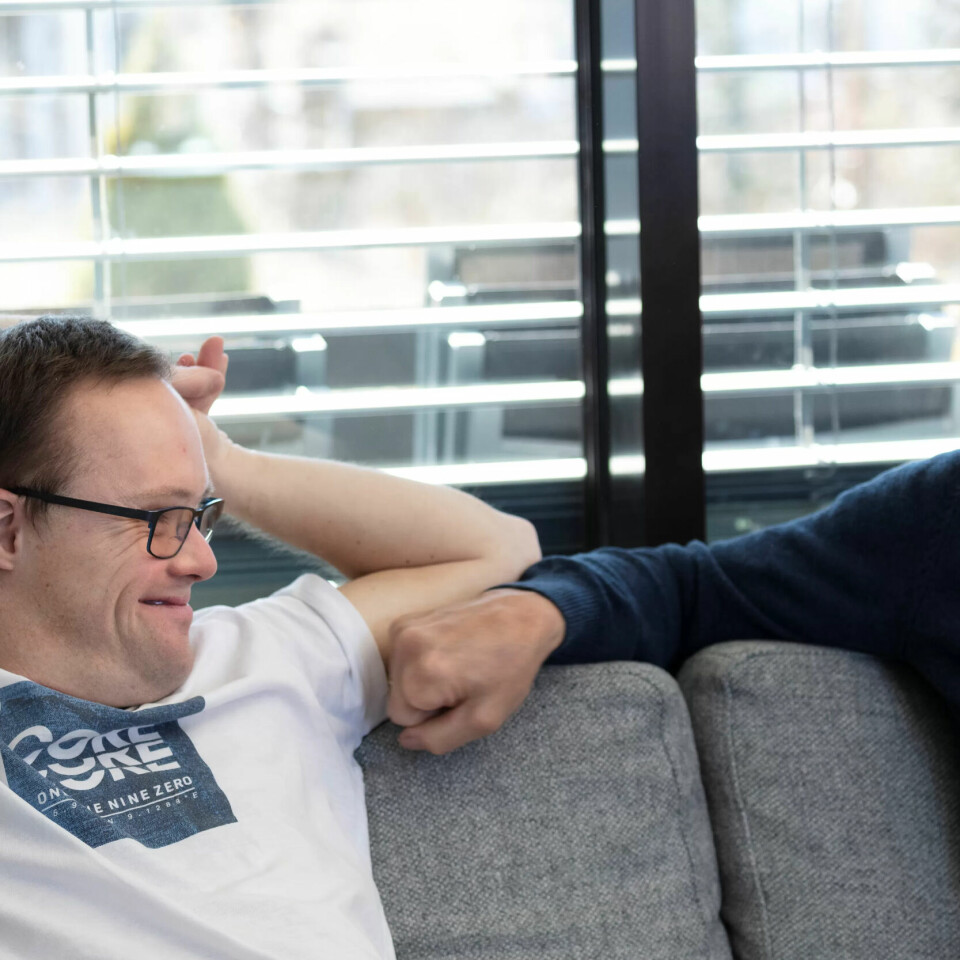 GOD STEMNING: Øystein og Henning i sofaen i fellesrommet. GOD STEMNING: Øystein og Henning i sofaen i fellesrommet.