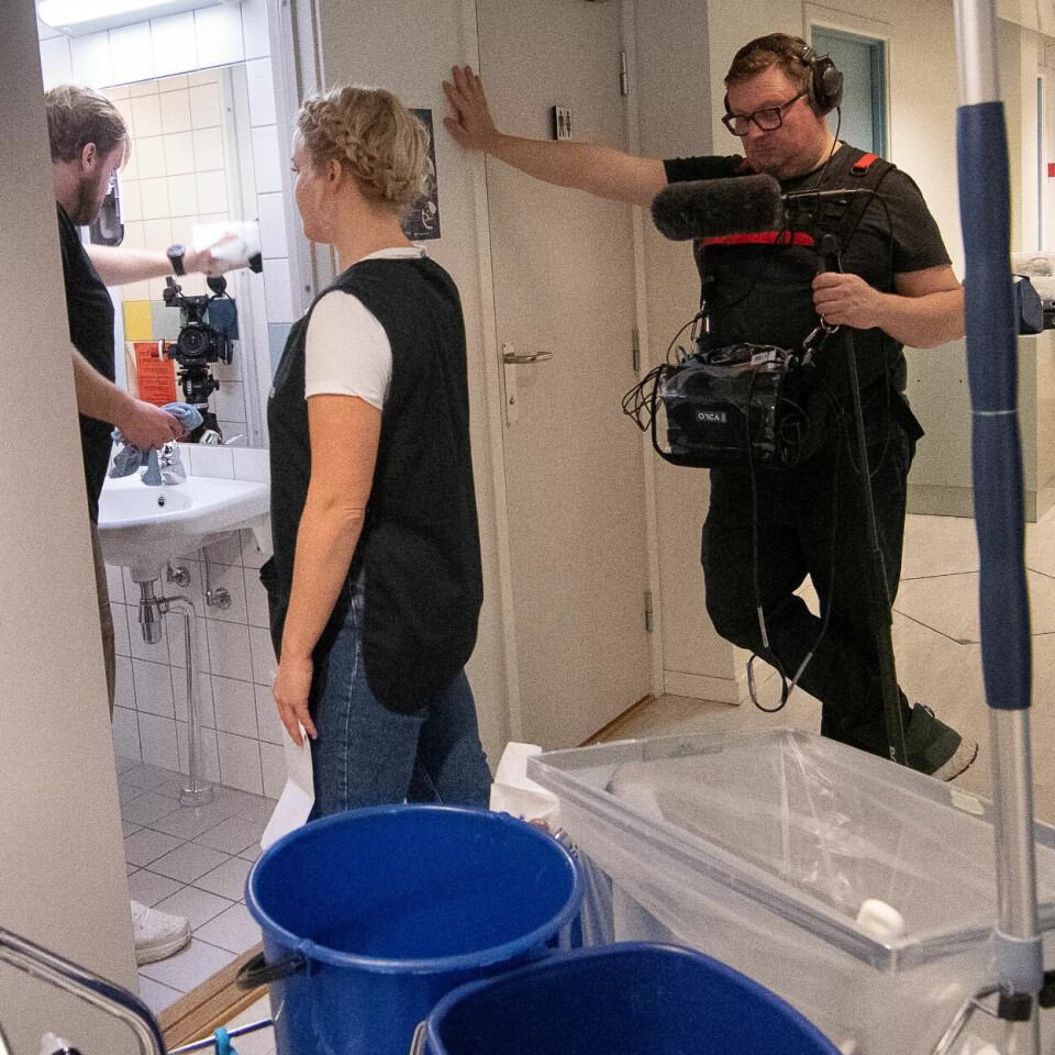 FILM: STAMI bruker blant annet små filmsnutter for å vise problemstillinger med arbeidsmijøet i ulike bransjer. Fra venstre Lasse Vermelid, Miriam Sollie og Dan Young. FILM: STAMI bruker blant annet små filmsnutter for å vise problemstillinger med arbeidsmijøet i ulike bransjer. Fra venstre Lasse Vermelid, Miriam Sollie og Dan Young.