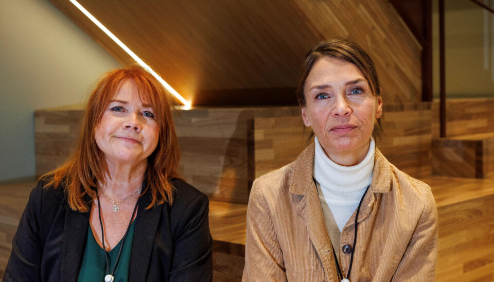 Verneombud Solveig Teien Nyhuus (t.v.) og Fagforbundets tillitsvalgte Vibeke Rossnes. De jobber ved Navs kontor for bydel Grünerløkka i Oslo, der sykefraværet ligger på rundt 12 prosent. De mener dårlig bemanning skaper stress blant ansatte. Verneombud Solveig Teien Nyhuus (t.v.) og Fagforbundets tillitsvalgte Vibeke Rossnes. De jobber ved Navs kontor for bydel Grünerløkka i Oslo, der sykefraværet ligger på rundt 12 prosent. De mener dårlig bemanning skaper stress blant ansatte.