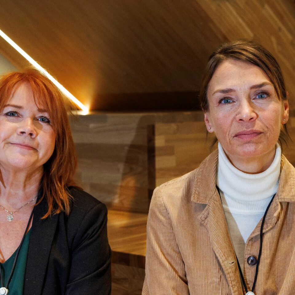 Verneombud Solveig Teien Nyhuus (t.v.) og Fagforbundets tillitsvalgte Vibeke Rossnes. De jobber ved Navs kontor for bydel Grünerløkka i Oslo, der sykefraværet ligger på rundt 12 prosent. De mener dårlig bemanning skaper stress blant ansatte. Verneombud Solveig Teien Nyhuus (t.v.) og Fagforbundets tillitsvalgte Vibeke Rossnes. De jobber ved Navs kontor for bydel Grünerløkka i Oslo, der sykefraværet ligger på rundt 12 prosent. De mener dårlig bemanning skaper stress blant ansatte.