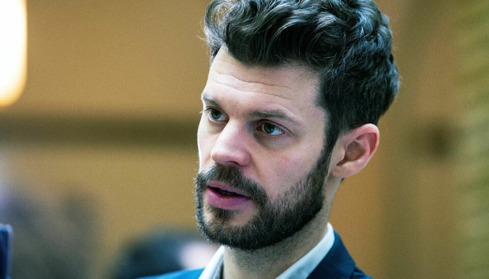 Rødts leder Bjørnar Moxnes mener at også sentralbanksjef Øystein Olsen bør gå. Rødts leder Bjørnar Moxnes mener at også sentralbanksjef Øystein Olsen bør gå.