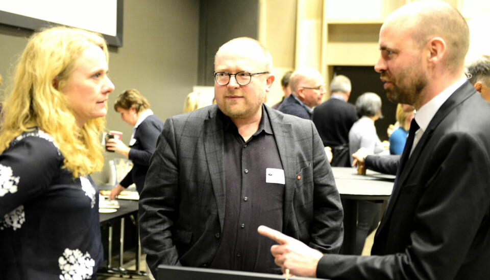 RÅD: Arild Grande (t.h) diskuterer anbud med arbeidsminister Anniken Hauglie. Fagforbundets leder for seksjon kontor og administrasjon Trond Finstad i midten. RÅD: Arild Grande (t.h) diskuterer anbud med arbeidsminister Anniken Hauglie. Fagforbundets leder for seksjon kontor og administrasjon Trond Finstad i midten.