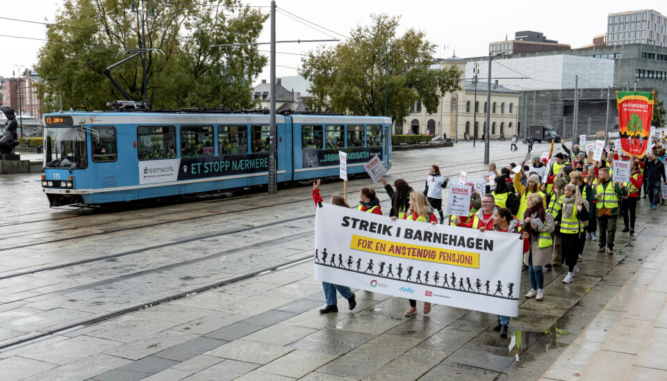FÅR STØTTE: De streikende barnehageansatte får støtte fra majoriteten av befolkningen i en ny meningsmåling. Her fra en strekekmarkering i Oslo. FÅR STØTTE: De streikende barnehageansatte får støtte fra majoriteten av befolkningen i en ny meningsmåling. Her fra en strekekmarkering i Oslo.