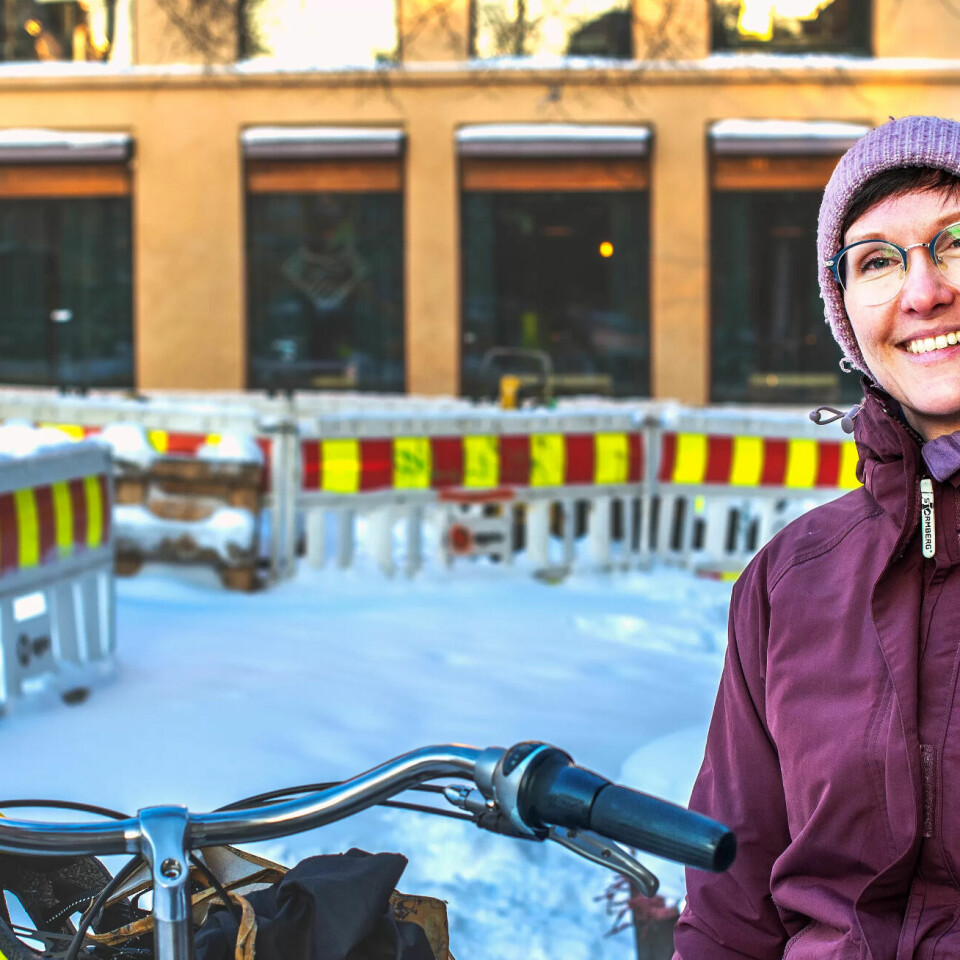 JOBB MINDRE - LEV MER: Nyslått forfatter Hege Hellvik har klare synspunkter på dagens og framtidas arbeidsliv. JOBB MINDRE - LEV MER: Nyslått forfatter Hege Hellvik har klare synspunkter på dagens og framtidas arbeidsliv.