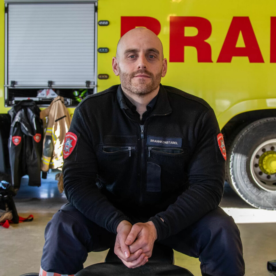 POSITIV: Brannkonstabel Tommy Stefanac har tro på en fagskole som gir alle en felles plattform. – Nå drives opplæring i hvert enkelt brannvesen. Fagskole med standardutdanning blir bra, sier han. POSITIV: Brannkonstabel Tommy Stefanac har tro på en fagskole som gir alle en felles plattform. – Nå drives opplæring i hvert enkelt brannvesen. Fagskole med standardutdanning blir bra, sier han.