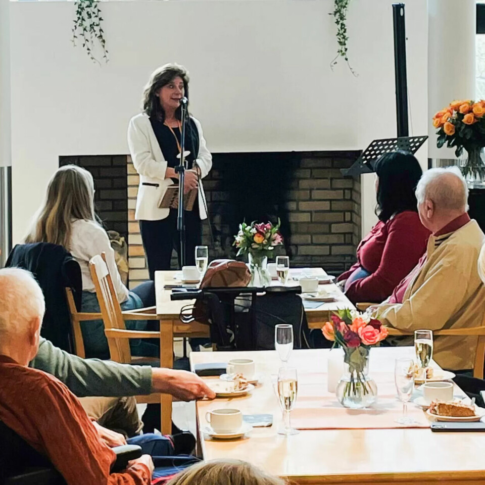 Feiring på Kantarellen bo- og rehabiliteringssenter da kommunen offisielt tok over driften 1. mai. Her holder institusjonsleder Ewa Adamski tale. Feiring på Kantarellen bo- og rehabiliteringssenter da kommunen offisielt tok over driften 1. mai. Her holder institusjonsleder Ewa Adamski tale.