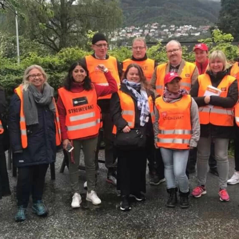 BLIR FLERE: De treikende ved Haukeland sykehus i Bergen, vil få flere kolleger ved sin side førstkommende tirsdag. Da tar både LO og YS ut flere medlemmer. BLIR FLERE: De treikende ved Haukeland sykehus i Bergen, vil få flere kolleger ved sin side førstkommende tirsdag. Da tar både LO og YS ut flere medlemmer.