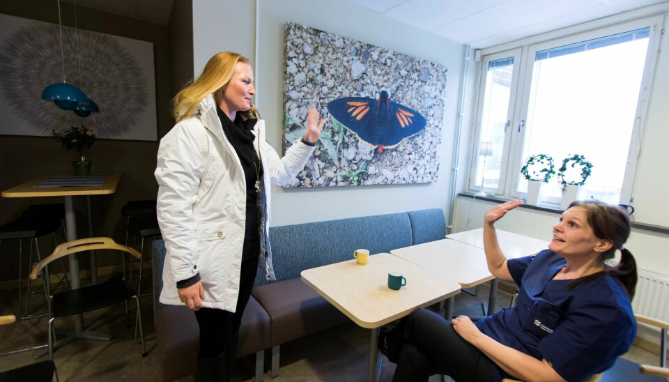 MER ENERGI: Helsefagarbeiderne Erika Timberg (t.v.) og Jenny Anttila trives bedre på jobb og har mer energi når de kommer hjem MER ENERGI: Helsefagarbeiderne Erika Timberg (t.v.) og Jenny Anttila trives bedre på jobb og har mer energi når de kommer hjem