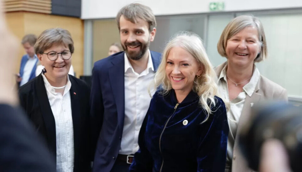 PARTSSAMARBEID: Helseminister Jan Christian Vestre får med seg Fagforbundets Mette Nord, Norsk Sykepleierforbunds Lill Sverresdatter Larsen og Legeforeningens Anne-Karin Rime i jobben med å kutte ventetida. PARTSSAMARBEID: Helseminister Jan Christian Vestre får med seg Fagforbundets Mette Nord, Norsk Sykepleierforbunds Lill Sverresdatter Larsen og Legeforeningens Anne-Karin Rime i jobben med å kutte ventetida.