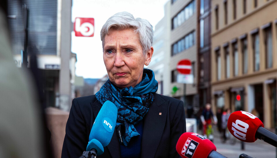 Hele LO-familien er i sjokk, sa en tydelig beveget Følsvik, da hun møtte pressen tirsdag. Hele LO-familien er i sjokk, sa en tydelig beveget Følsvik, da hun møtte pressen tirsdag.