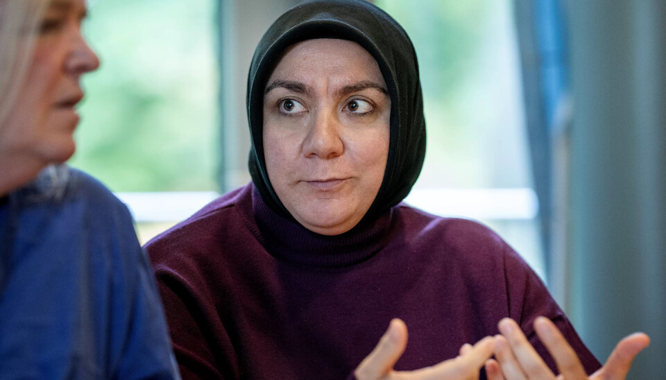 NATURLIG: Beboere som onanerer i egen sykehjemsseng eller blir forelsket i andre beboere kan være en del av jobbhverdagen, forteller hjelpepleierne (f.v) Kari Trosholmen og Rabia Erdemir. NATURLIG: Beboere som onanerer i egen sykehjemsseng eller blir forelsket i andre beboere kan være en del av jobbhverdagen, forteller hjelpepleierne (f.v) Kari Trosholmen og Rabia Erdemir.
