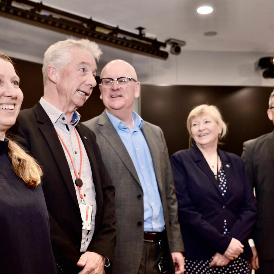 FORHANDLINGSLEDERE: Guro Elisabeth Lind (UNIO), Pål Arnesen (YS), personaldirektør i Staten Gisle Norheim, Kari Tønnessen Nordli (Akademikerne) og Egil André Aas (LO Stat). FORHANDLINGSLEDERE: Guro Elisabeth Lind (UNIO), Pål Arnesen (YS), personaldirektør i Staten Gisle Norheim, Kari Tønnessen Nordli (Akademikerne) og Egil André Aas (LO Stat).