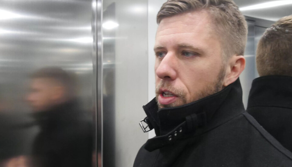 HJEMMEHJELP: James Bloodworth jobber egentlig som journalist og forfatter, og ville finne ut av hvordan livet er som hjemmehjelp i Storbritannia. Det har endt opp i boken Innleid og underbetalt, som nettopp har kommet på norsk. HJEMMEHJELP: James Bloodworth jobber egentlig som journalist og forfatter, og ville finne ut av hvordan livet er som hjemmehjelp i Storbritannia. Det har endt opp i boken Innleid og underbetalt, som nettopp har kommet på norsk.