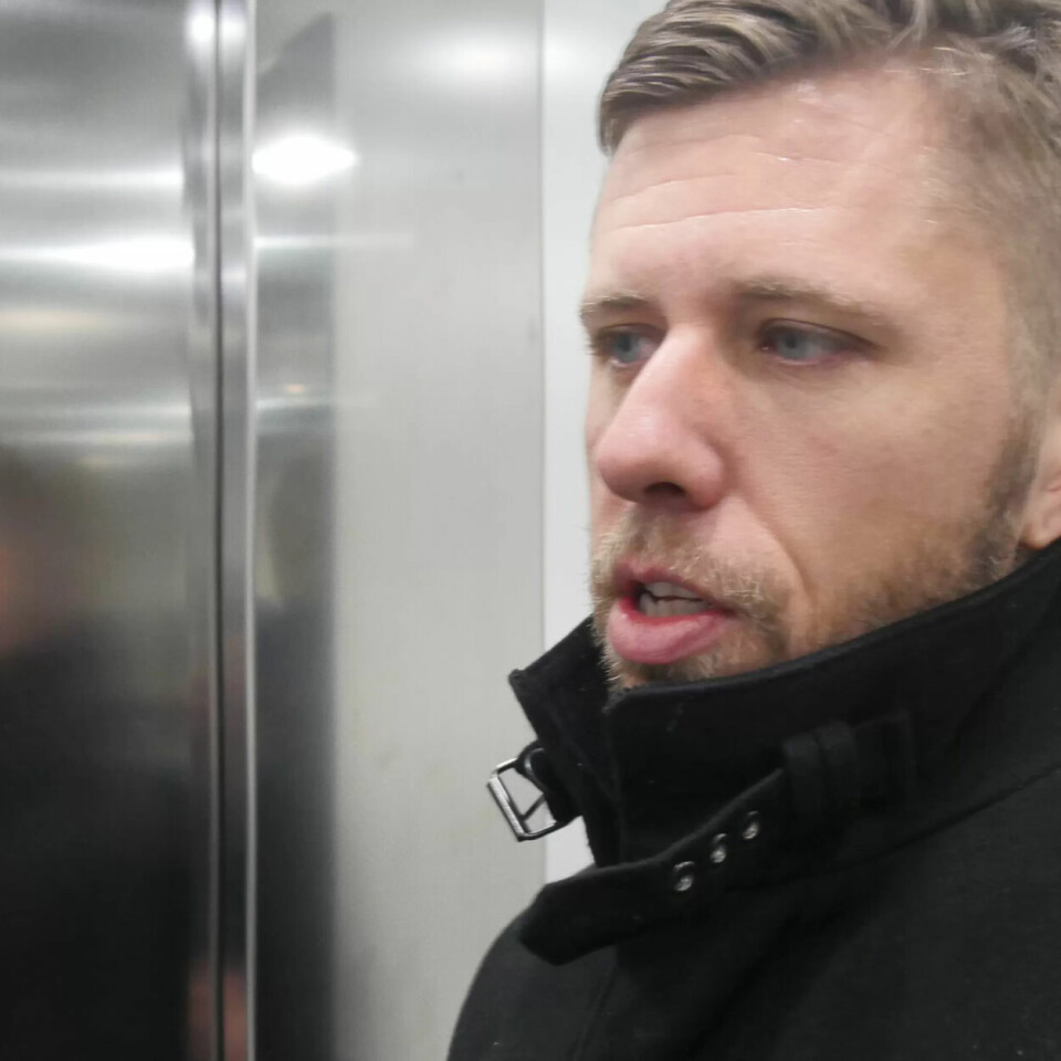HJEMMEHJELP: James Bloodworth jobber egentlig som journalist og forfatter, og ville finne ut av hvordan livet er som hjemmehjelp i Storbritannia. Det har endt opp i boken Innleid og underbetalt, som nettopp har kommet på norsk. HJEMMEHJELP: James Bloodworth jobber egentlig som journalist og forfatter, og ville finne ut av hvordan livet er som hjemmehjelp i Storbritannia. Det har endt opp i boken Innleid og underbetalt, som nettopp har kommet på norsk.