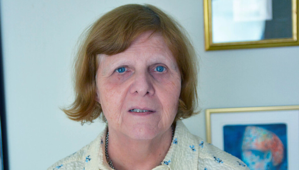 – Jeg syns det var vanskelig å slutte. Jeg savnet det sosiale ved jobben i mange år. Jeg måtte til slutt godta at sånn var det, forteller Kari-Mette Nymark fra Oslo. Etter å ha prøvd ut mange ulike attføringstiltak for å få fortsette i jobben som hjelpepleier, ga hun til slutt opp. – Jeg syns det var vanskelig å slutte. Jeg savnet det sosiale ved jobben i mange år. Jeg måtte til slutt godta at sånn var det, forteller Kari-Mette Nymark fra Oslo. Etter å ha prøvd ut mange ulike attføringstiltak for å få fortsette i jobben som hjelpepleier, ga hun til slutt opp.