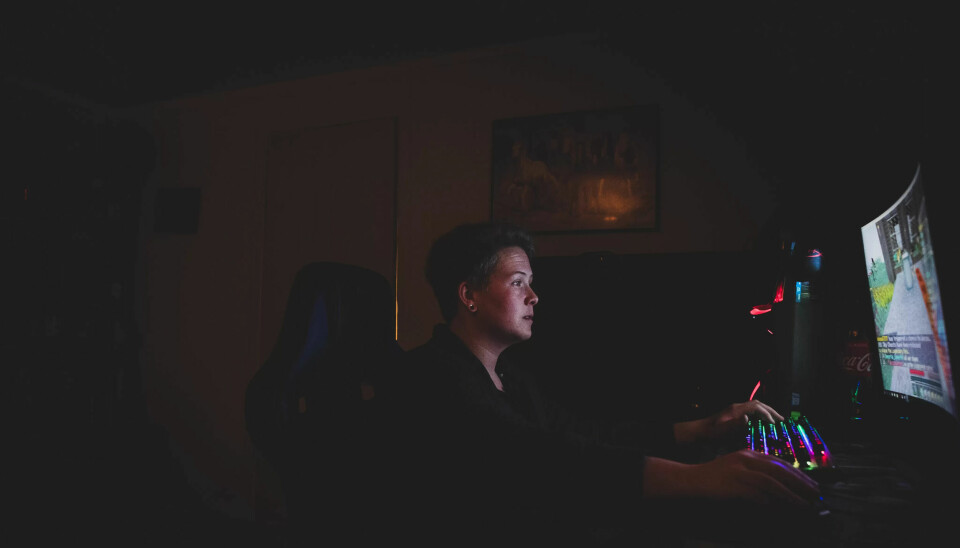 I SKJUL: Mariel kunne sitte tolv timer om dagen foran skjermen. I mørket på rommet gjemte hun seg bort og flyktet inn i spillverdenen. I SKJUL: Mariel kunne sitte tolv timer om dagen foran skjermen. I mørket på rommet gjemte hun seg bort og flyktet inn i spillverdenen.