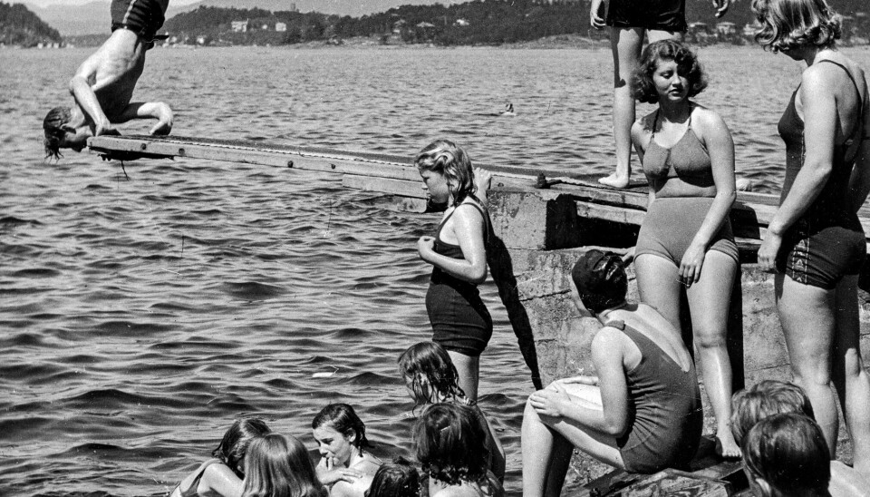 SOMMER, SOL OG FRITID: Her fra badestranda Katten i Bunnefjorden i 1938 SOMMER, SOL OG FRITID: Her fra badestranda Katten i Bunnefjorden i 1938