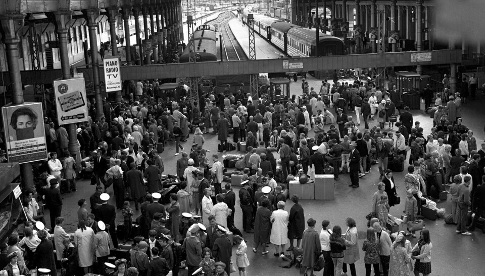 FELLESFERIEN: «Hele Oslo» tok ferie og det ble stille i hovedstaden. Her fra Østbanehallen under starten av fellesferien i 1968. FELLESFERIEN: «Hele Oslo» tok ferie og det ble stille i hovedstaden. Her fra Østbanehallen under starten av fellesferien i 1968.