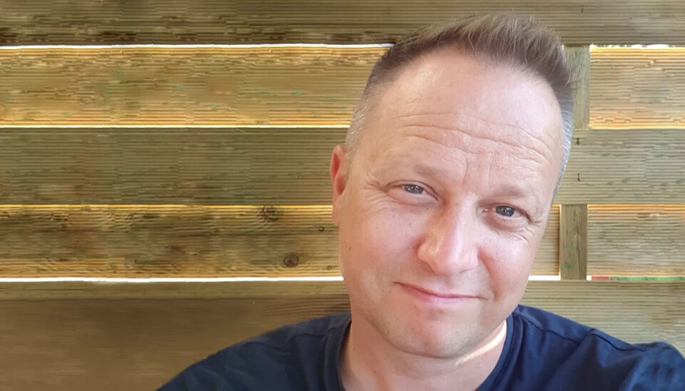 MAKSIMAL UFLAKS: Han har 23 års erfaring ved bofellesskapet, men mistet muligheten til en fast stilling som nattevakt fordi han ikke har fagbrev. Det skulle han ha tatt i april, men koronakrisen gjorde det umulig. Dermed glapp drømmejobben for Daniel Rønning. MAKSIMAL UFLAKS: Han har 23 års erfaring ved bofellesskapet, men mistet muligheten til en fast stilling som nattevakt fordi han ikke har fagbrev. Det skulle han ha tatt i april, men koronakrisen gjorde det umulig. Dermed glapp drømmejobben for Daniel Rønning.