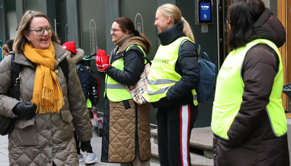 GLAD: Forhandlingsleder i Fagforbundet, Anne Green Nilsen (t.v.), kom smilende inn til mekling i går og kunne også gå smilende ut igjen. GLAD: Forhandlingsleder i Fagforbundet, Anne Green Nilsen (t.v.), kom smilende inn til mekling i går og kunne også gå smilende ut igjen.