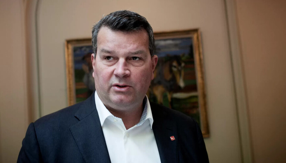 LO-leder Hans-Christian Gabrielsen er fornøyd med at regjeringen legger bort planene om å senke dagpengesatsene allerede nå i høst. (Arkivfoto) LO-leder Hans-Christian Gabrielsen er fornøyd med at regjeringen legger bort planene om å senke dagpengesatsene allerede nå i høst. (Arkivfoto)