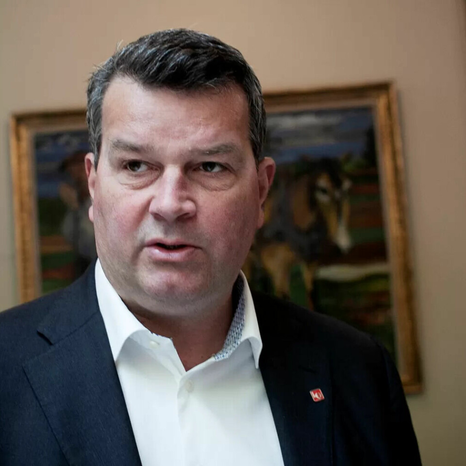 LO-leder Hans-Christian Gabrielsen er fornøyd med at regjeringen legger bort planene om å senke dagpengesatsene allerede nå i høst. (Arkivfoto) LO-leder Hans-Christian Gabrielsen er fornøyd med at regjeringen legger bort planene om å senke dagpengesatsene allerede nå i høst. (Arkivfoto)