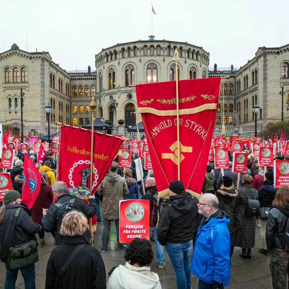 Fra demonstrasjonen for pensjon fra første krone foran Stortinget. Fra demonstrasjonen for pensjon fra første krone foran Stortinget.