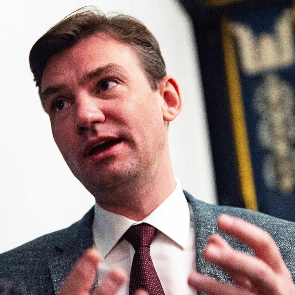 – Jeg er veldig glad for å få feriepenger. Det har hjulpet meg mang en sommer, særlig i yngre alder, at noen sparte for meg, sa fungerende arbeids- og sosialminister Henrik Asheim (H). – Jeg er veldig glad for å få feriepenger. Det har hjulpet meg mang en sommer, særlig i yngre alder, at noen sparte for meg, sa fungerende arbeids- og sosialminister Henrik Asheim (H).