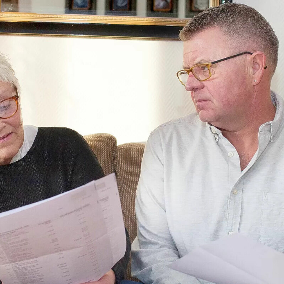 ØKENDE LØNNSGAP: Etter ni år på et privat sykehjem, tjener Ellen 7000 kroner mindre i måneden enn ektemannen som fortsatt er kommunalt ansatt. ØKENDE LØNNSGAP: Etter ni år på et privat sykehjem, tjener Ellen 7000 kroner mindre i måneden enn ektemannen som fortsatt er kommunalt ansatt.
