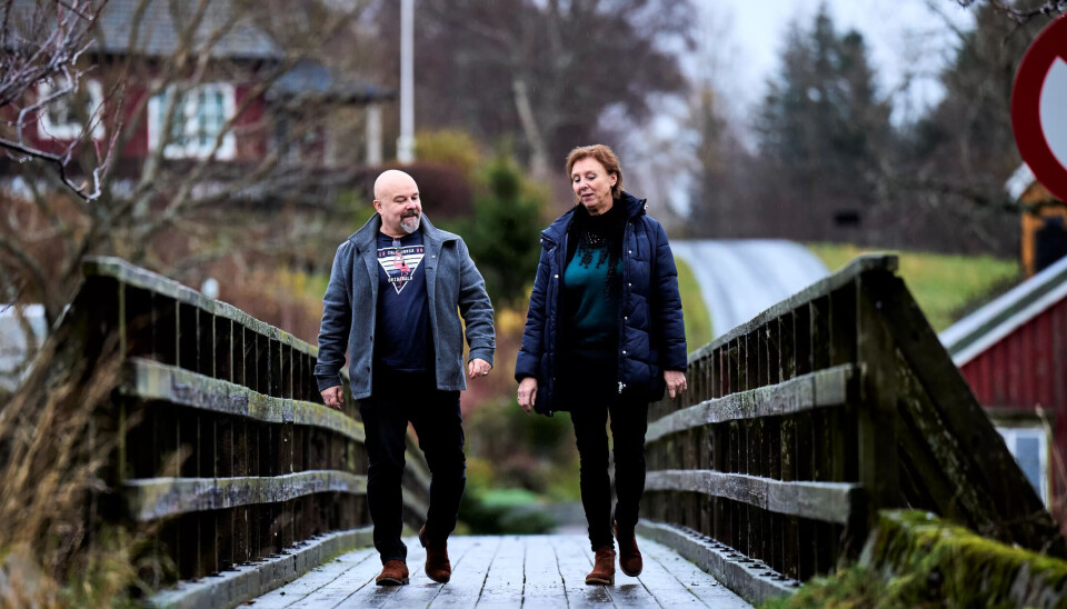 Jon Rune Nyheim og Inger Robertsen jobber i kommersielt barnevern, og tjener mye mindre enn det de kunne fått dersom staten sto for driften. Jon Rune Nyheim og Inger Robertsen jobber i kommersielt barnevern, og tjener mye mindre enn det de kunne fått dersom staten sto for driften.