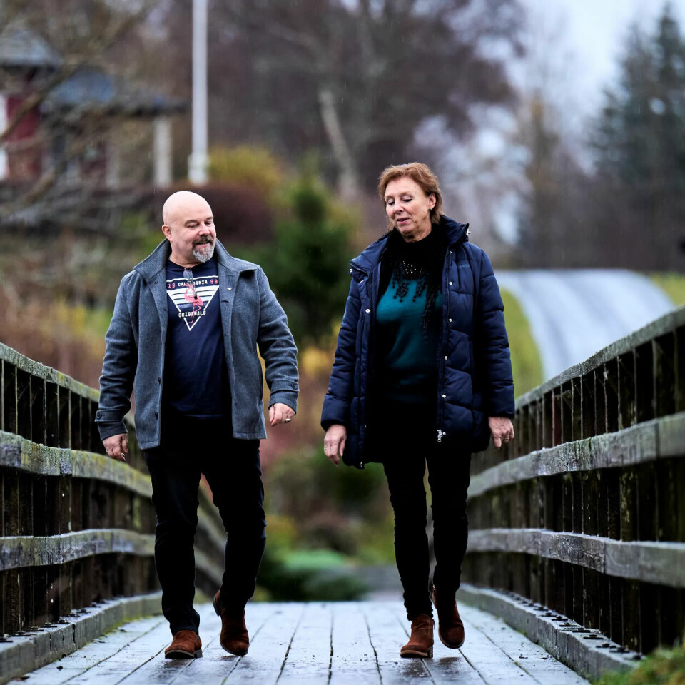 Jon Rune Nyheim og Inger Robertsen jobber i kommersielt barnevern, og tjener mye mindre enn det de kunne fått dersom staten sto for driften. Jon Rune Nyheim og Inger Robertsen jobber i kommersielt barnevern, og tjener mye mindre enn det de kunne fått dersom staten sto for driften.