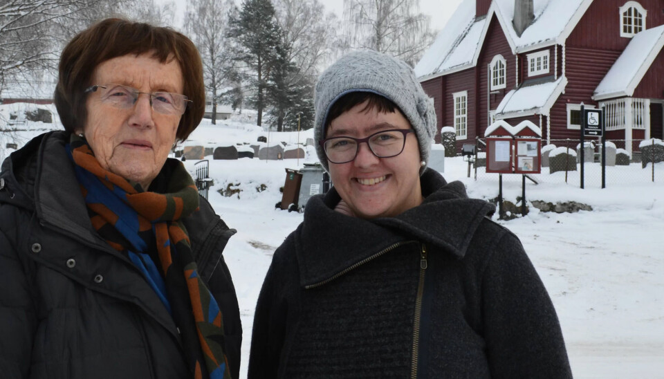 STILLER OPP: Kari Støen Kleppe og Hilde Myklebust Lunde skal sammen forberede til julaftenfeiring i kirkestua i Moen. STILLER OPP: Kari Støen Kleppe og Hilde Myklebust Lunde skal sammen forberede til julaftenfeiring i kirkestua i Moen.