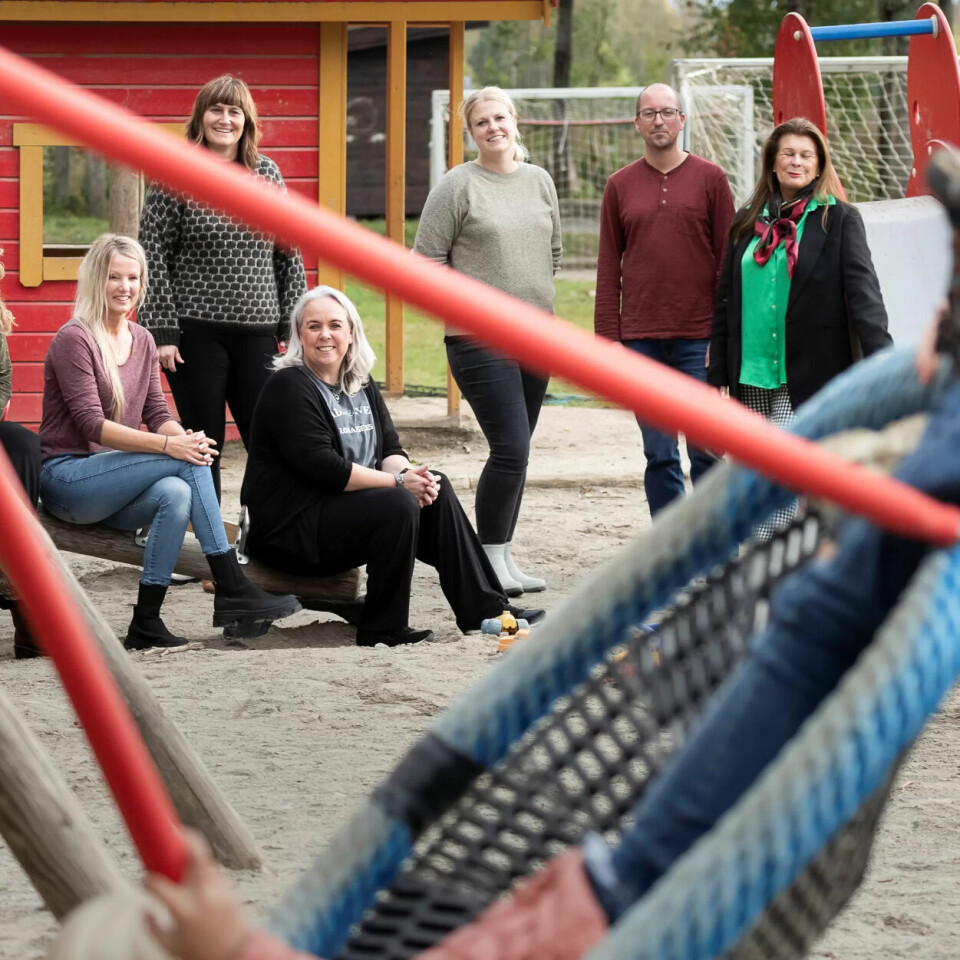 GJENSIDIG RESPEKT: På Heddal barneskole finnes det ikke et A- og B-lag. Det sørger lærer Silje Stenhaug Christoffersen, SFO-leder Lena Larsen, rektor Veslemøy Eliassen, fagarbeider Susanne Moen, teamleder på mellomtrinnet Maria Tresland, inspektør Magnus Andersen og hovedtillitsvalgt Fagforbundet Lisbeth Grønbæk for. GJENSIDIG RESPEKT: På Heddal barneskole finnes det ikke et A- og B-lag. Det sørger lærer Silje Stenhaug Christoffersen, SFO-leder Lena Larsen, rektor Veslemøy Eliassen, fagarbeider Susanne Moen, teamleder på mellomtrinnet Maria Tresland, inspektør Magnus Andersen og hovedtillitsvalgt Fagforbundet Lisbeth Grønbæk for.
