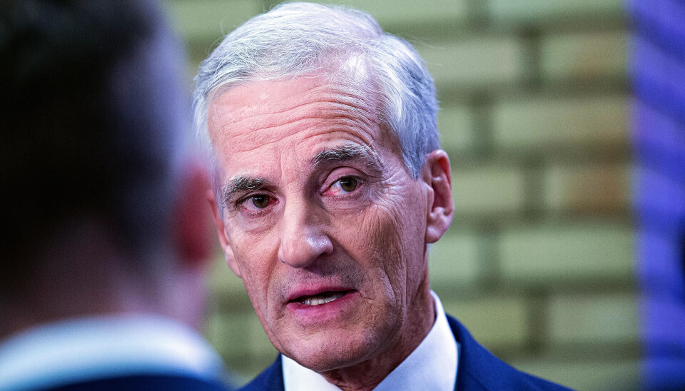 Etter nesten en uke med samtaler på tomannshånd har Ap-leder Jonas Gahr Støre fått med seg både Senterpartiet og SV til sonderinger om en flertallsregjering. Etter nesten en uke med samtaler på tomannshånd har Ap-leder Jonas Gahr Støre fått med seg både Senterpartiet og SV til sonderinger om en flertallsregjering.