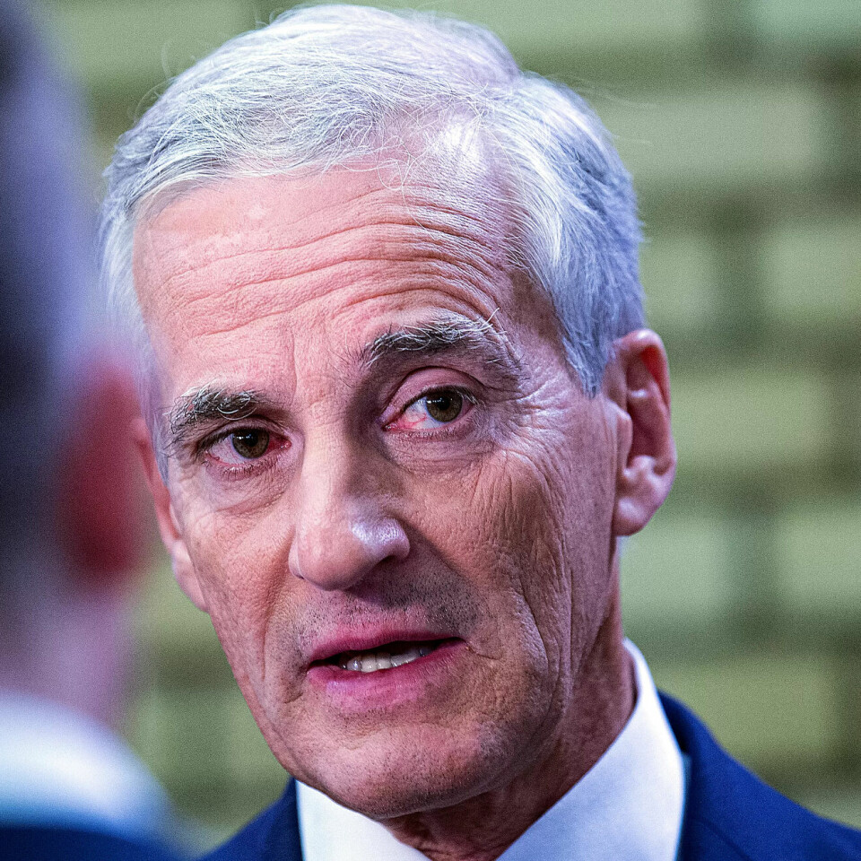 Etter nesten en uke med samtaler på tomannshånd har Ap-leder Jonas Gahr Støre fått med seg både Senterpartiet og SV til sonderinger om en flertallsregjering. Etter nesten en uke med samtaler på tomannshånd har Ap-leder Jonas Gahr Støre fått med seg både Senterpartiet og SV til sonderinger om en flertallsregjering.