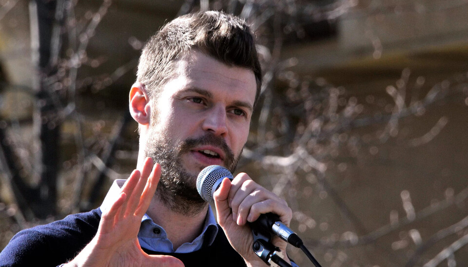 OPPRØRT: Rødt-leder Bjørnar Moxnes liker dårlig det som kommer fram om lønnsnedgang ved Rødtvet sykehjem. OPPRØRT: Rødt-leder Bjørnar Moxnes liker dårlig det som kommer fram om lønnsnedgang ved Rødtvet sykehjem.