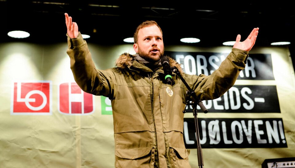 LOVBUNDET: SV-leder Audun Lysbakken jobber for et forbud mot profitt på velferd og vil stoppe kommersialiseringen av tjenestene. Her er han under en politisk streik foran Stortinget i 2015 til forsvar for arbeidsmiljøloven. LOVBUNDET: SV-leder Audun Lysbakken jobber for et forbud mot profitt på velferd og vil stoppe kommersialiseringen av tjenestene. Her er han under en politisk streik foran Stortinget i 2015 til forsvar for arbeidsmiljøloven.