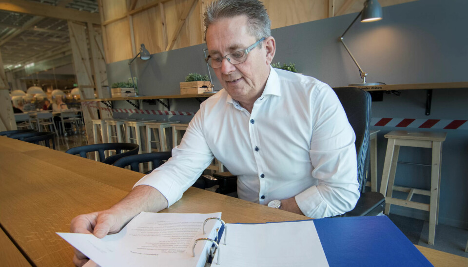 LANG TID: I løpet av årene har Tore Eugen Hansen sendt mange henvendelser til Meland med krav om å bli ansatt, og han har samlet en tjukk perm med dokumenter som dokumenterer den jobben han har måttet gjøre for han nå er blitt ansatt med de samme rettighetene som de øvrige ansatte i kommunen. LANG TID: I løpet av årene har Tore Eugen Hansen sendt mange henvendelser til Meland med krav om å bli ansatt, og han har samlet en tjukk perm med dokumenter som dokumenterer den jobben han har måttet gjøre for han nå er blitt ansatt med de samme rettighetene som de øvrige ansatte i kommunen.