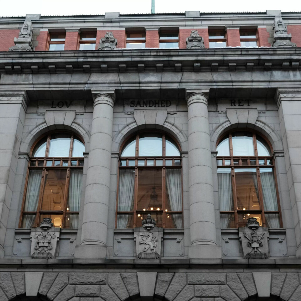 Flertallet i Høyesterett mente at miljøarbeiderne i omsorgsbedriften Recoveryakademiet hadde krav på millioner av kroner i etterbetaling etter at de ikke fikk utbetalt overtid, ulempetillegg og tid de ikke hadde fått betalt for. Flertallet i Høyesterett mente at miljøarbeiderne i omsorgsbedriften Recoveryakademiet hadde krav på millioner av kroner i etterbetaling etter at de ikke fikk utbetalt overtid, ulempetillegg og tid de ikke hadde fått betalt for.