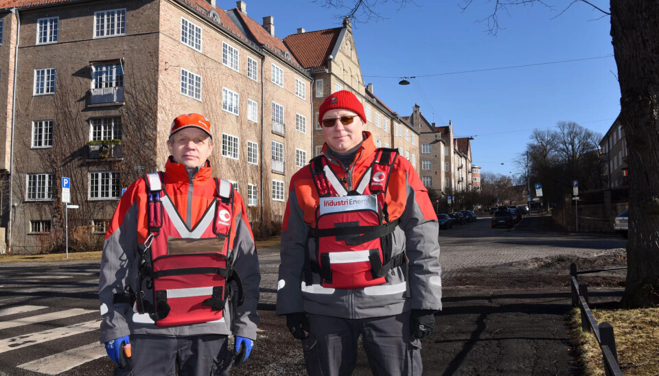 Trond Kivijervi og Tore Jan Jakobsen har begge lang erfaring som postansatte og tillitsvalgte. De frykter stadig flere veteraner kan bli syke, og etterlyser tilrettelegging: – Seniorene fortjener bedre, sier de to. Trond Kivijervi og Tore Jan Jakobsen har begge lang erfaring som postansatte og tillitsvalgte. De frykter stadig flere veteraner kan bli syke, og etterlyser tilrettelegging: – Seniorene fortjener bedre, sier de to.