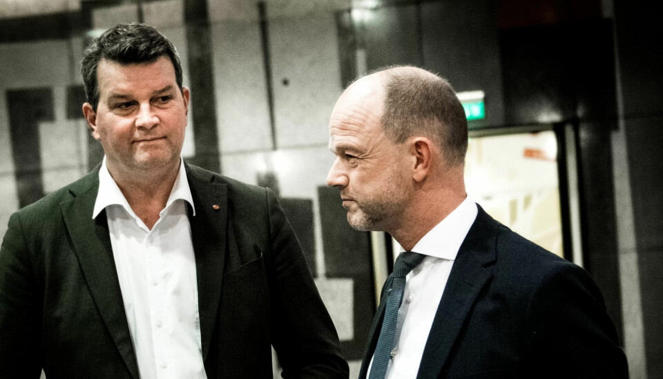 NHO-sjef Ole-Erik Almlid (til høyre) inviterer LO-leder Hans Christian Gabrielsen. NHO-sjef Ole-Erik Almlid (til høyre) inviterer LO-leder Hans Christian Gabrielsen.