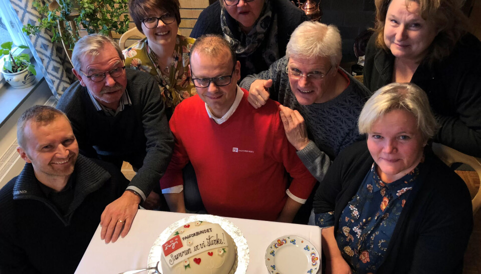 FEIRING: Vedtak er i boks for siste område i Hedmark. Fra venstre: Rådgiver Bendik Flomstad og Kristen Dalby i Fagforbundet, Marte Kravdal fra Fagforbundet Åsnes, Anders Dæhlin fra Fagforbundet Hedmark, Wenche Vålbekken fra Fagforbundet Åsnes, Johnny Solvang fra Fagforbundet Grue, Else Karin Jakobsen og Oliv Lundeby-Furulund fra Fagforbundet Våler. FEIRING: Vedtak er i boks for siste område i Hedmark. Fra venstre: Rådgiver Bendik Flomstad og Kristen Dalby i Fagforbundet, Marte Kravdal fra Fagforbundet Åsnes, Anders Dæhlin fra Fagforbundet Hedmark, Wenche Vålbekken fra Fagforbundet Åsnes, Johnny Solvang fra Fagforbundet Grue, Else Karin Jakobsen og Oliv Lundeby-Furulund fra Fagforbundet Våler.