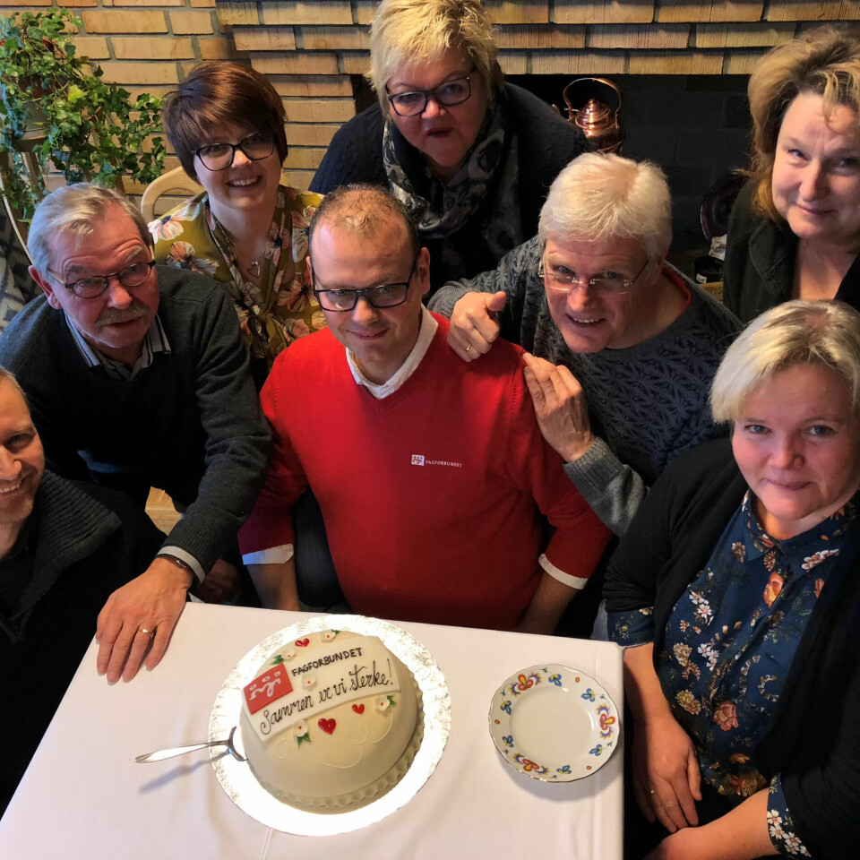 FEIRING: Vedtak er i boks for siste område i Hedmark. Fra venstre: Rådgiver Bendik Flomstad og Kristen Dalby i Fagforbundet, Marte Kravdal fra Fagforbundet Åsnes, Anders Dæhlin fra Fagforbundet Hedmark, Wenche Vålbekken fra Fagforbundet Åsnes, Johnny Solvang fra Fagforbundet Grue, Else Karin Jakobsen og Oliv Lundeby-Furulund fra Fagforbundet Våler. FEIRING: Vedtak er i boks for siste område i Hedmark. Fra venstre: Rådgiver Bendik Flomstad og Kristen Dalby i Fagforbundet, Marte Kravdal fra Fagforbundet Åsnes, Anders Dæhlin fra Fagforbundet Hedmark, Wenche Vålbekken fra Fagforbundet Åsnes, Johnny Solvang fra Fagforbundet Grue, Else Karin Jakobsen og Oliv Lundeby-Furulund fra Fagforbundet Våler.