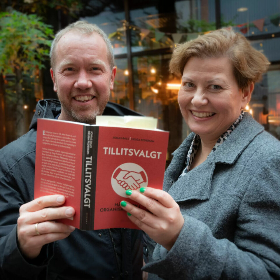 SAMKJØRTE: Gå ut i verden og organiser den slik at den blir et bedre sted, er oppfordringen fra Helga Pedersen og Jonas Bals. De håper den ferske boka «Tillitsvalgt» skal bli både en inspirasjon og et verktøy for å styrke folkedemokratiet. SAMKJØRTE: Gå ut i verden og organiser den slik at den blir et bedre sted, er oppfordringen fra Helga Pedersen og Jonas Bals. De håper den ferske boka «Tillitsvalgt» skal bli både en inspirasjon og et verktøy for å styrke folkedemokratiet.