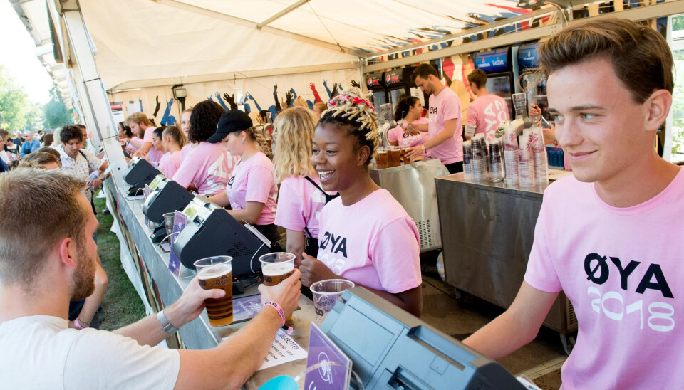 Øya prøver å bli den grønneste festivalen i landet, men har slitt med å redusere plastavfallet. Etter å ha prøvd ut glass laget av planter i fjor, går de i år for hardplast. Bildet er fra fjorårets festival. Øya prøver å bli den grønneste festivalen i landet, men har slitt med å redusere plastavfallet. Etter å ha prøvd ut glass laget av planter i fjor, går de i år for hardplast. Bildet er fra fjorårets festival.
