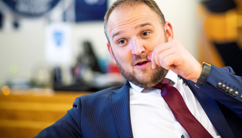 Jon Georg Dale (Frp) ble samferdselsminister 31. august 2018. Den siste uken i hans første år som samferdselsminister blir preget av bompenge-spørsmål. Jon Georg Dale (Frp) ble samferdselsminister 31. august 2018. Den siste uken i hans første år som samferdselsminister blir preget av bompenge-spørsmål.