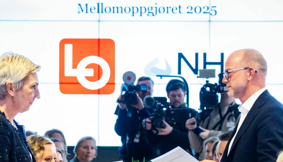 UENIGE: LO-leder Peggy Hessen Følsvik og NHO-leder Ole Erik Almlid, her ved overrekkelsen av kravet 14. mars. UENIGE: LO-leder Peggy Hessen Følsvik og NHO-leder Ole Erik Almlid, her ved overrekkelsen av kravet 14. mars.