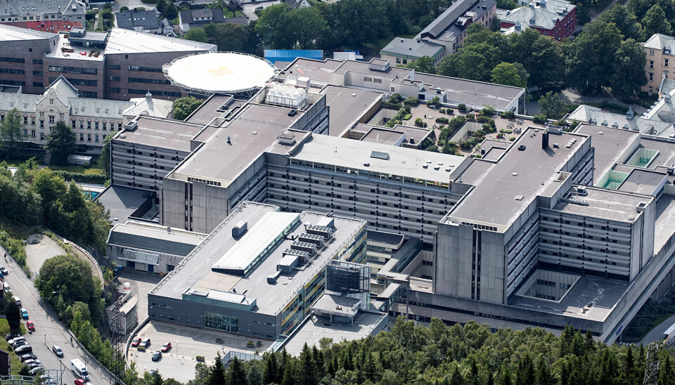 MILLIONER TIL SAMARBEID: Samarbeidet mellom ledere, tillitsvalgte og verneombud skal bli bedre. Det har styret ved Helse Bergen bestemt og bevilget tre millioner kroner til saken. Her fra Haukeland Universitetssykehus i Bergen. MILLIONER TIL SAMARBEID: Samarbeidet mellom ledere, tillitsvalgte og verneombud skal bli bedre. Det har styret ved Helse Bergen bestemt og bevilget tre millioner kroner til saken. Her fra Haukeland Universitetssykehus i Bergen.